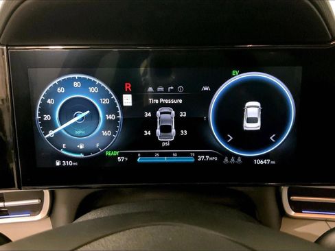 Used 2025 Hyundai Elantra Limited image 20