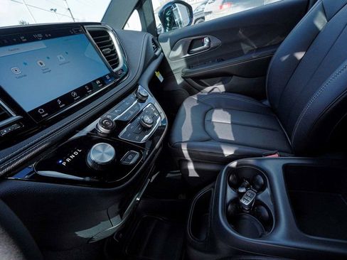 New 2026 Chrysler Pacifica Select image 22