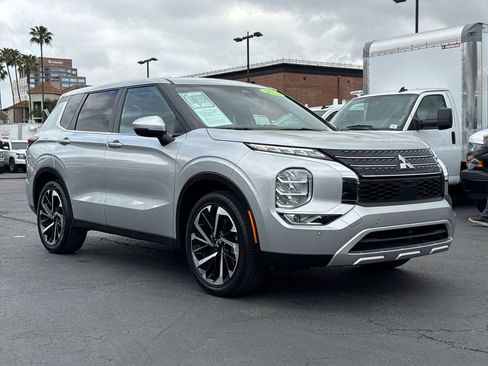 Used 2024 Mitsubishi Outlander SE image 4