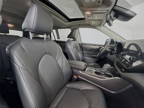 Used 2024 Toyota Highlander Limited AWD/4WD image 44