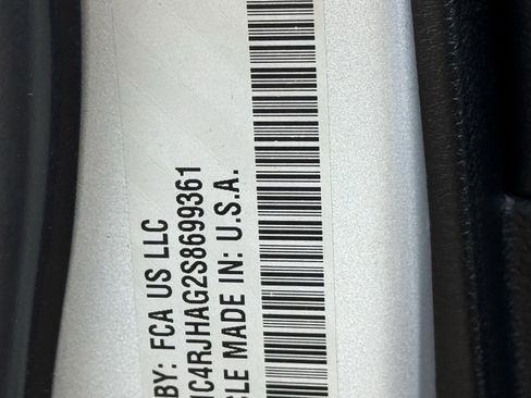 Used 2025 Jeep Grand Cherokee Altitude image 32