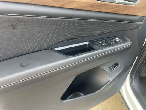 Used 2025 Volkswagen Atlas SE image 18