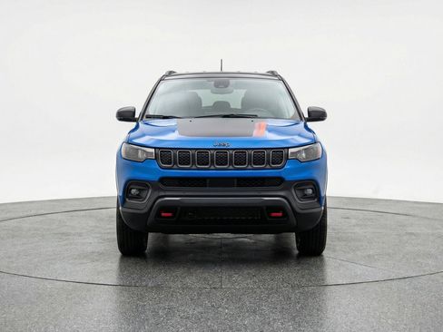 Used 2025 Jeep Compass Trailhawk AWD/4WD image 2