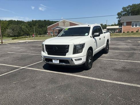 Used 2021 Nissan Titan SV AWD/4WD image 15
