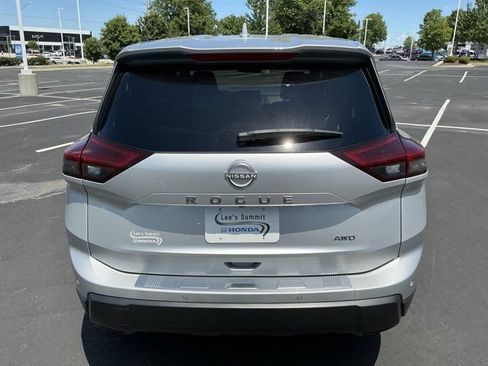 Used 2025 Nissan Rogue SV AWD/4WD image 5