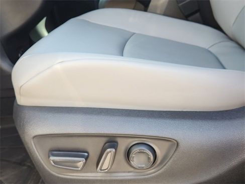 New 2026 Toyota Sienna XLE image 18