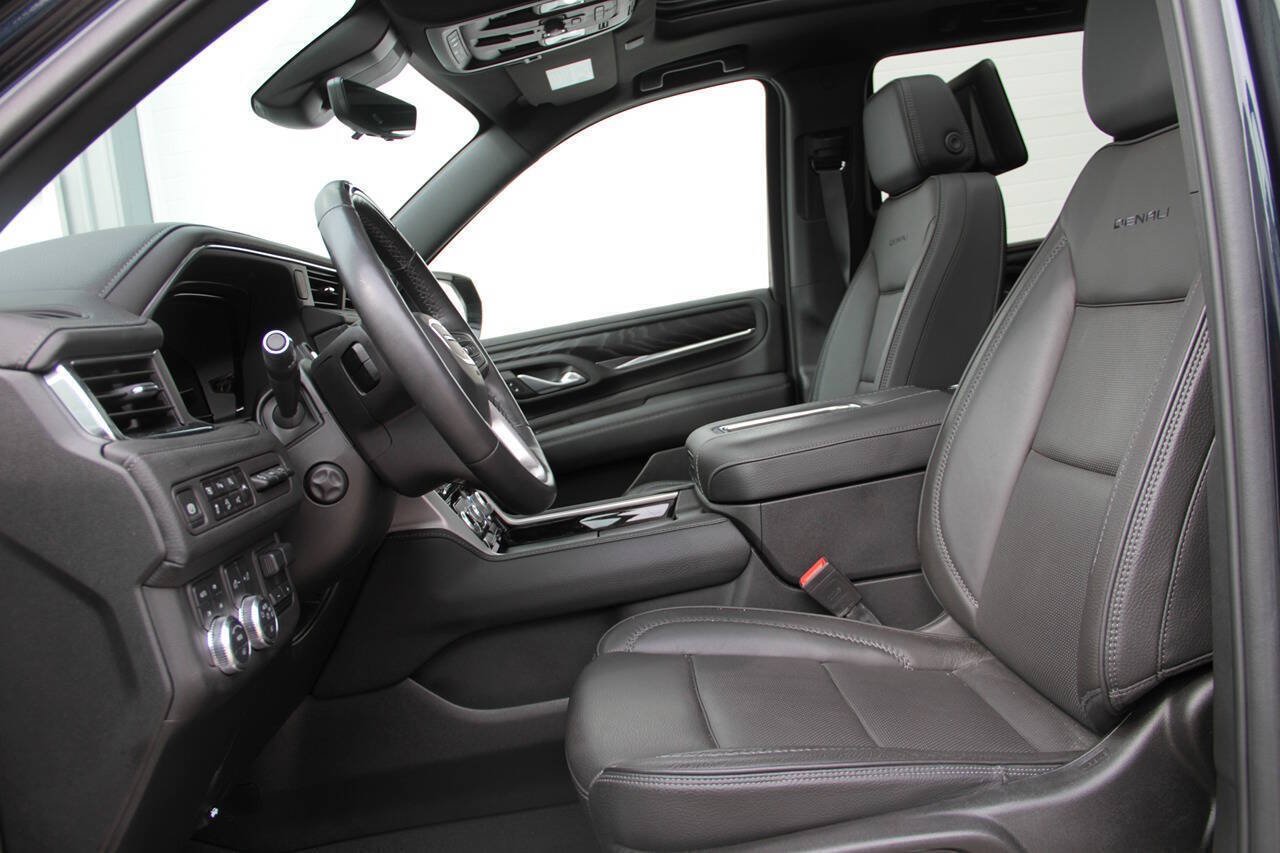 Used 2024 GMC Yukon Denali w/ Advanced Technology Package AWD/4WD image 10