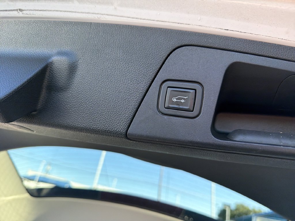 Used 2020 Buick Envision Essence FWD image 17