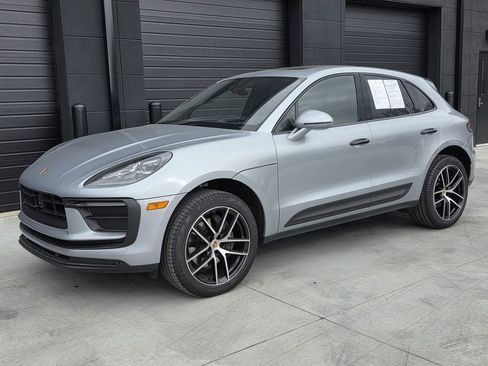 Used 2025 Porsche Macan image 1