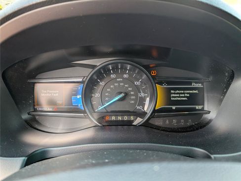 Used 2017 Ford Explorer XLT w/ Equipment Group 202A FWD image 24