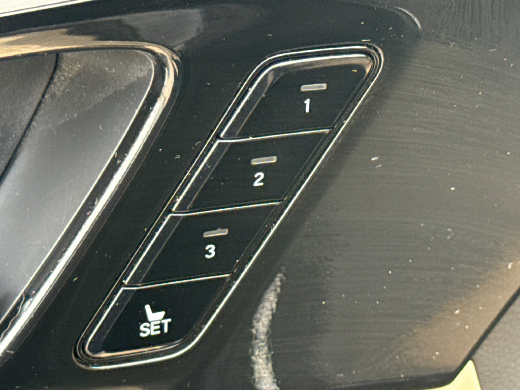 Used 2023 Acura MDX SH-AWD image 23