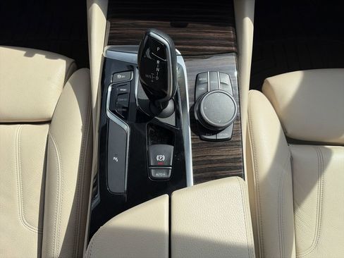 Used 2020 BMW 530i w/ Convenience Package RWD image 27