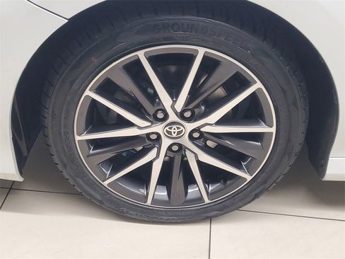 Used 2021 Toyota Camry XLE image 5