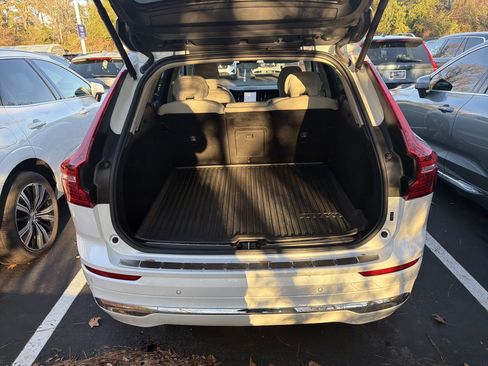 Certified 2023 Volvo XC60 B5 Plus w/ Climate Package image 34