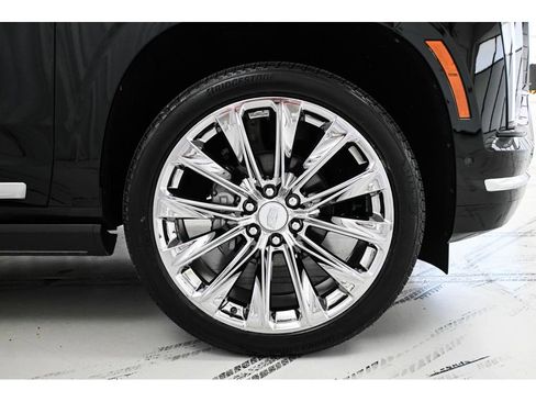 New 2026 Cadillac Escalade ESV Luxury w/ LPO, Radiant Package AWD/4WD image 8