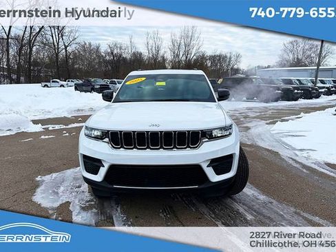 Used 2025 Jeep Grand Cherokee Laredo X AWD/4WD image 2