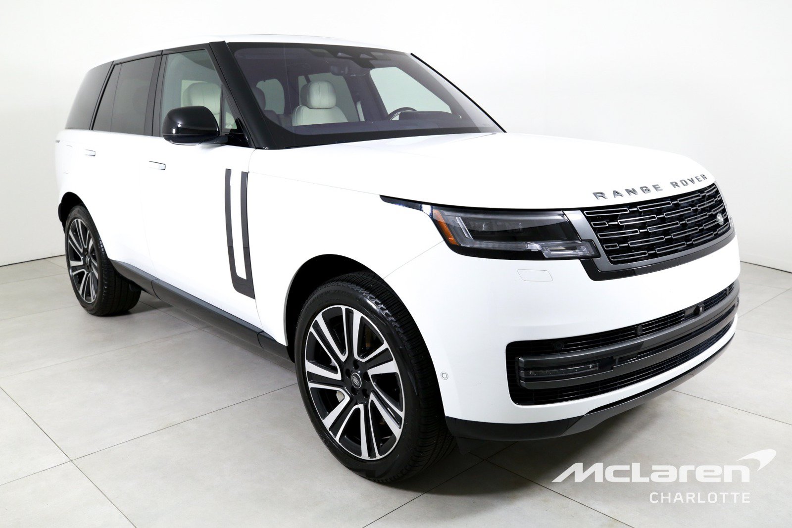 Used 2023 Land Rover Range Rover SE AWD/4WD image 3