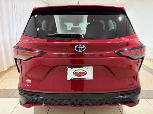 Certified 2025 Toyota Sienna XSE image 4