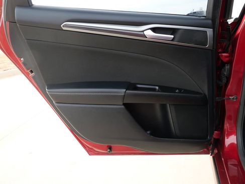 Used 2017 Ford Fusion SE w/ Equipment Group 201A image 11