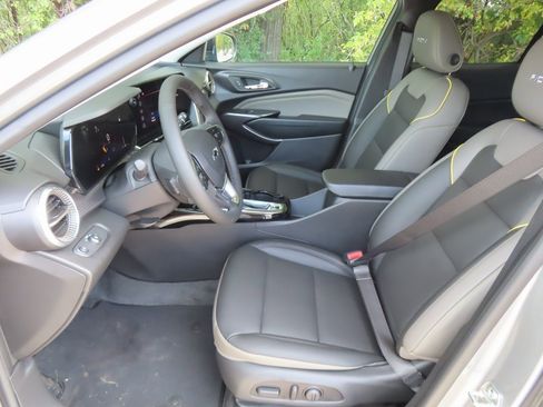 New 2026 Chevrolet Trax ACTIV w/ Sunroof Package image 22