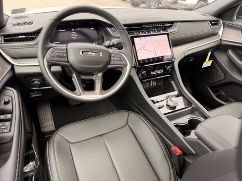 New 2025 Jeep Grand Cherokee Limited image 11
