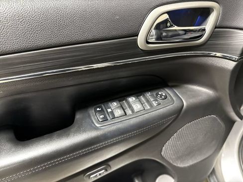 Used 2019 Jeep Grand Cherokee Limited w/ Trailer Tow Group IV AWD/4WD image 22