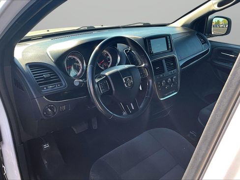 Used 2017 Dodge Grand Caravan SE FWD image 20