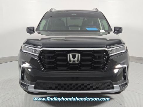 Certified 2025 Honda Pilot Touring image 8