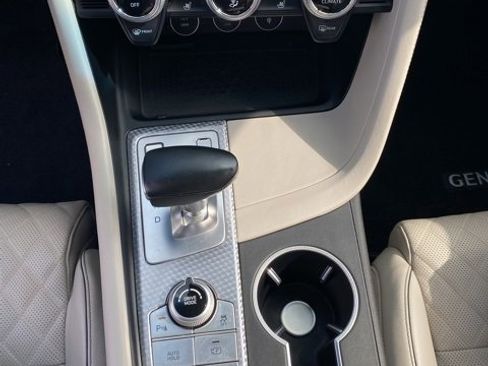 Used 2022 Genesis G70 3.3T image 16