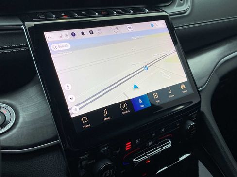 Certified 2023 Jeep Grand Cherokee Limited w/ Luxury Tech Group II image 25