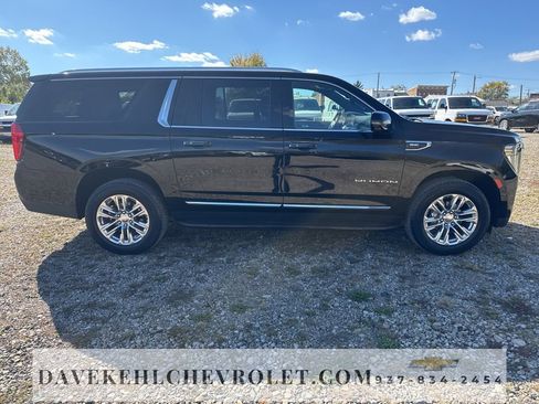 Used 2021 GMC Yukon XL SLT w/ SLT Premium Package image 6