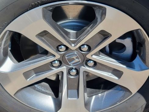 Used 2025 Honda Pilot EX-L image 16