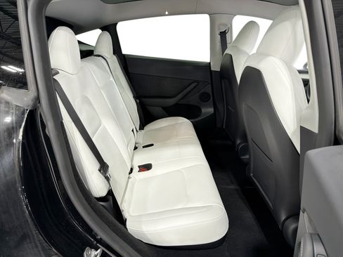 Certified 2023 Tesla Model Y AWD image 11