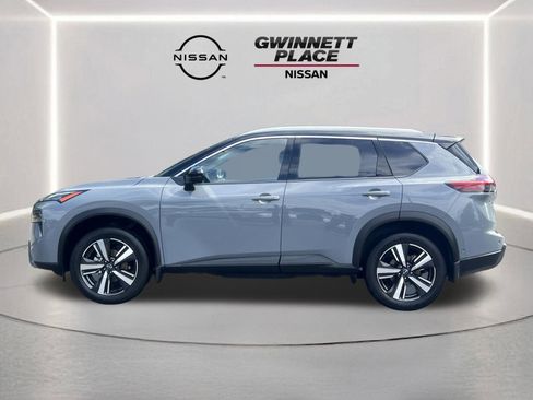 Certified 2025 Nissan Rogue SL w/ SL Premium Package FWD image 24