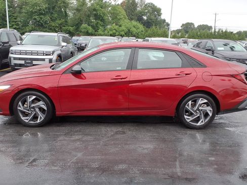 Used 2025 Hyundai Elantra Sport w/ Cargo Package FWD image 9