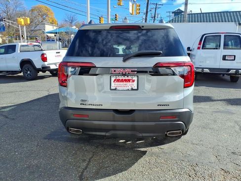 Used 2023 GMC Acadia SLT w/ Elevation Edition image 5