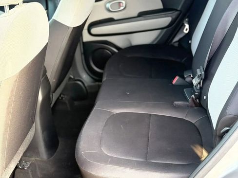 Used 2016 Kia Soul FWD image 13
