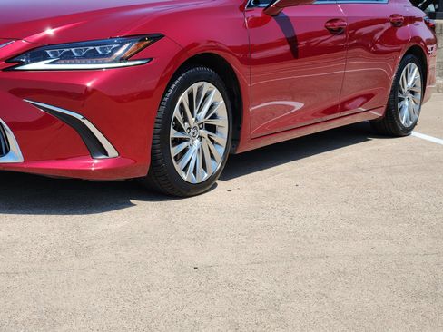 Used 2021 Lexus ES 350 Ultra Luxury w/ Accessory Package 2 FWD image 12