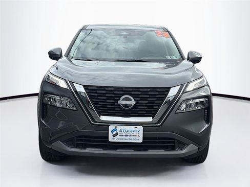 Used 2023 Nissan Rogue SV image 2