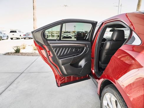 Used 2017 Ford Taurus Limited FWD image 13