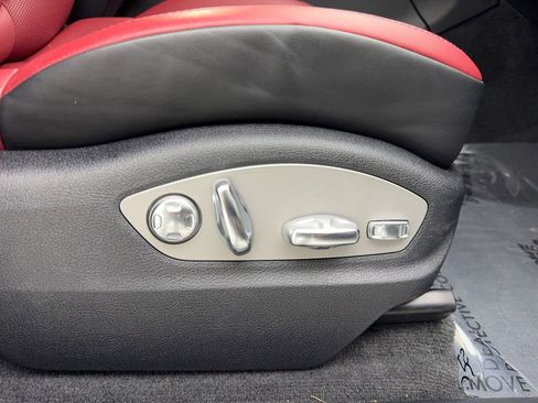 Used 2022 Porsche Macan image 46