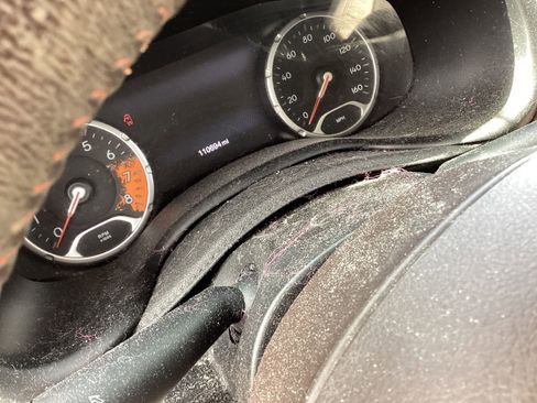 Used 2015 Jeep Renegade Limited image 3