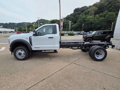 New 2026 Ford F550 4x4 Regular Cab Super Duty w/ XL Chrome Package image 4