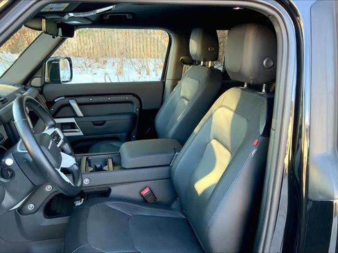 Used 2024 Land Rover Defender 90 X-Dynamic SE image 7