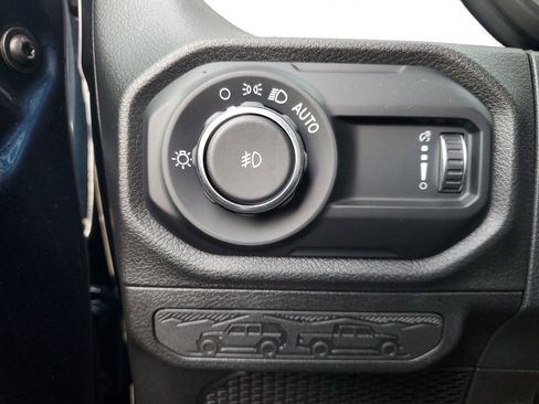 Used 2025 Jeep Wrangler Sport image 22