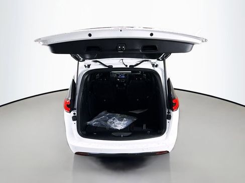New 2026 Chrysler Pacifica Select w/ S Appearance Package FWD image 23