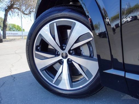 Used 2024 Audi Q8 e-tron Premium Plus w/ Premium Plus Package image 8