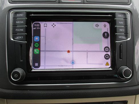 Used 2016 Volkswagen Tiguan SE image 15