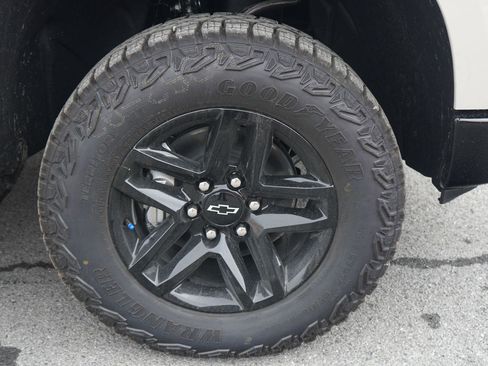 New 2026 Chevrolet Silverado 1500 Custom Trail Boss w/ LPO, Dark Essentials Package image 13