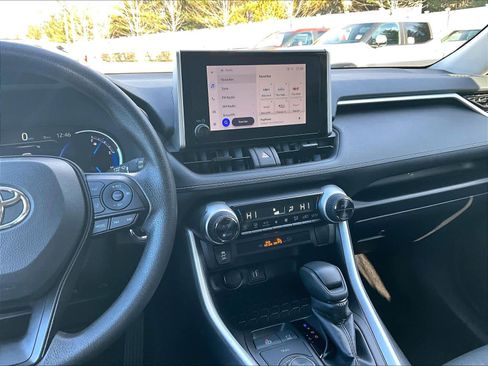 Used 2025 Toyota RAV4 XLE image 18